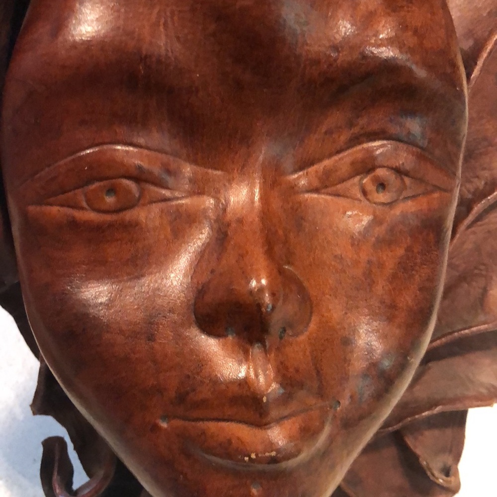 VINTAGE HAND MOLDED LEATHER WOMAN AND CHILD FACES - Picture 4 of 9